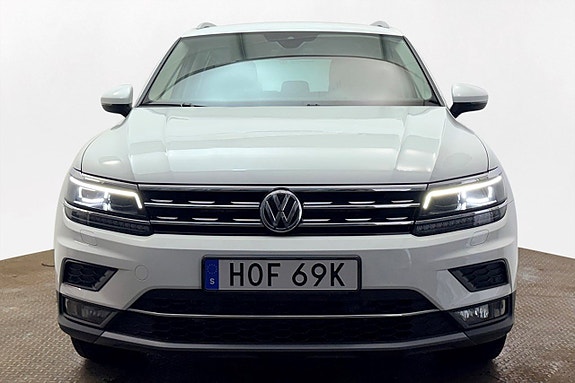 Volkswagen Tiguan 3 of 5