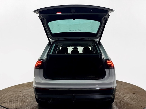 Volkswagen Tiguan 8 of 30