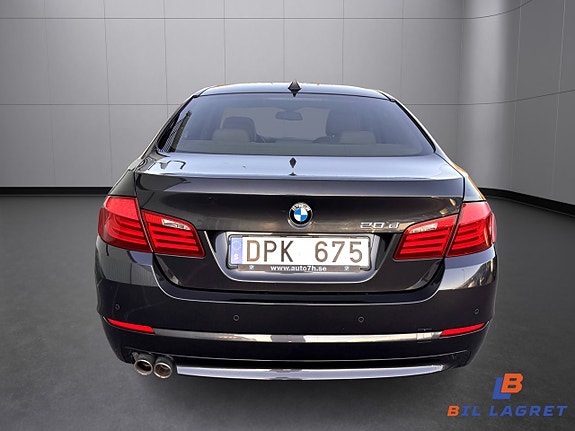 BMW 520d 3 of 5