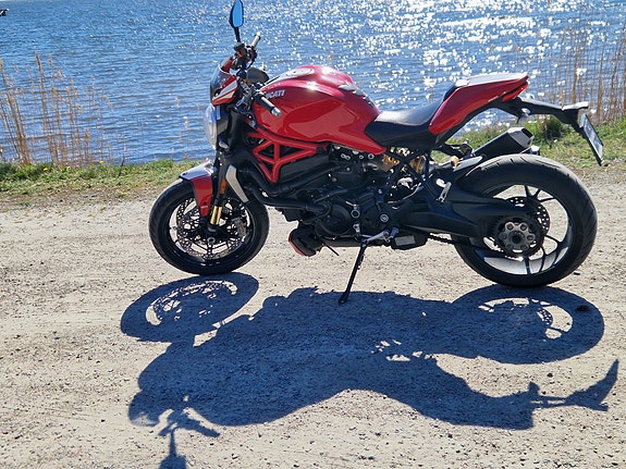 Ducati Monster 1200R 3 of 5