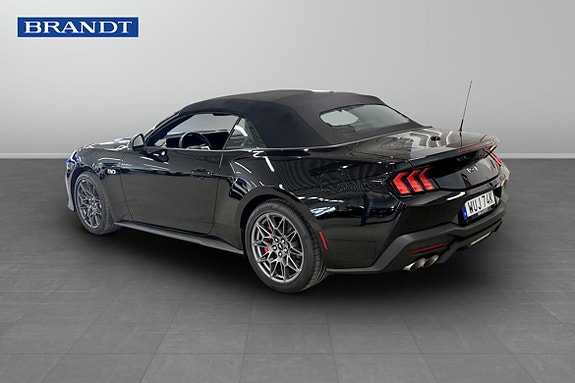 Ford Mustang 2 of 5