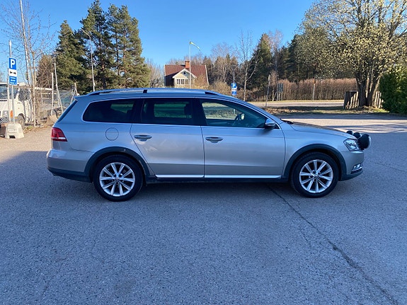 Volkswagen Passat Alltrack 7 of 12
