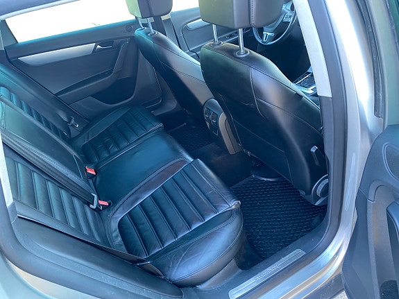 Volkswagen Passat Alltrack 8 of 12