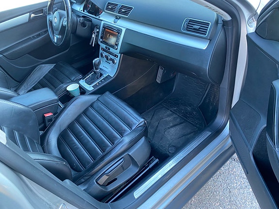 Volkswagen Passat Alltrack 9 of 12
