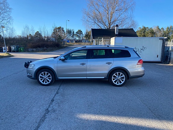 Volkswagen Passat Alltrack 3 of 5