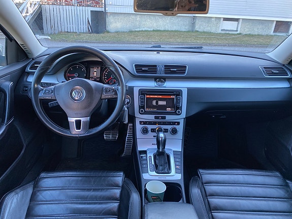 Volkswagen Passat Alltrack 12 of 12