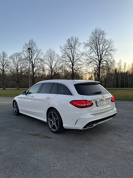 Mercedes-Benz C220 3 of 4