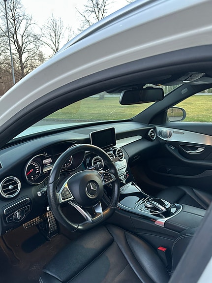 Mercedes-Benz C220 4 of 4