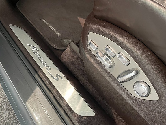Porsche Macan 10 of 19