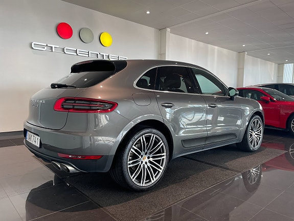 Porsche Macan 6 of 19