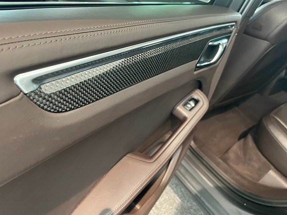 Porsche Macan 18 of 19