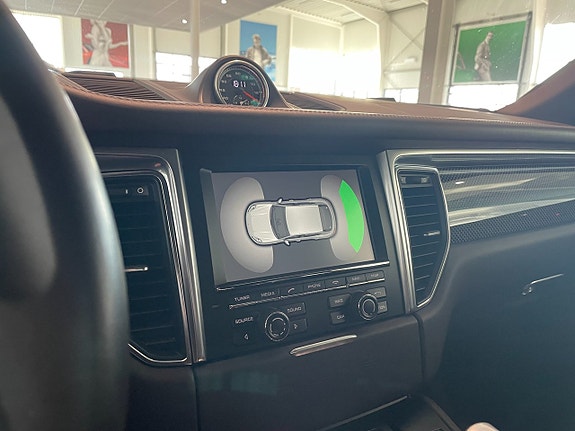 Porsche Macan 14 of 19