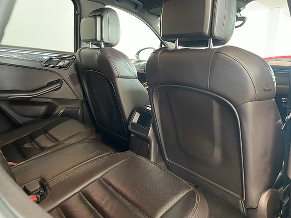 Porsche Macan 19 of 19