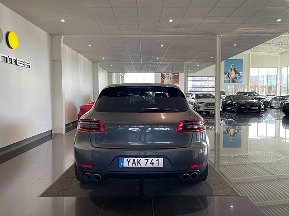 Porsche Macan 5 of 5