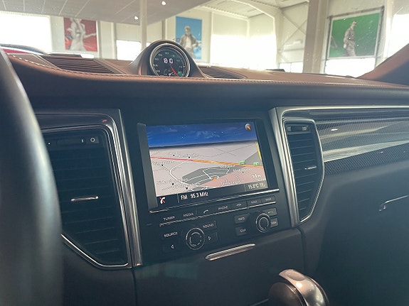 Porsche Macan 15 of 19