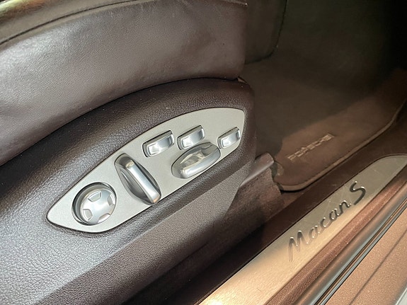 Porsche Macan 17 of 19