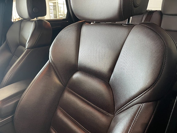 Porsche Macan 8 of 19