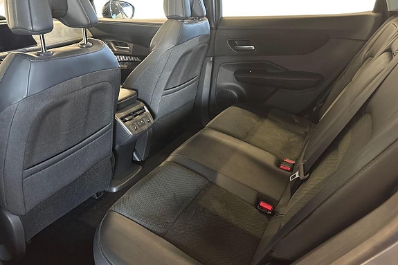 Nissan Ariya 8 of 17