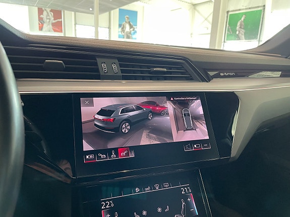 Audi e-tron 14 of 19