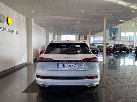 Audi e-tron 6 of 19