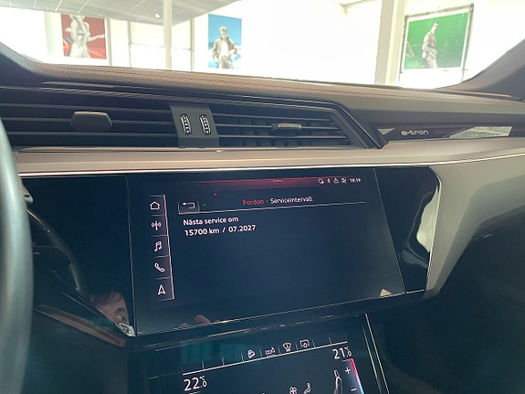 Audi e-tron 10 of 19