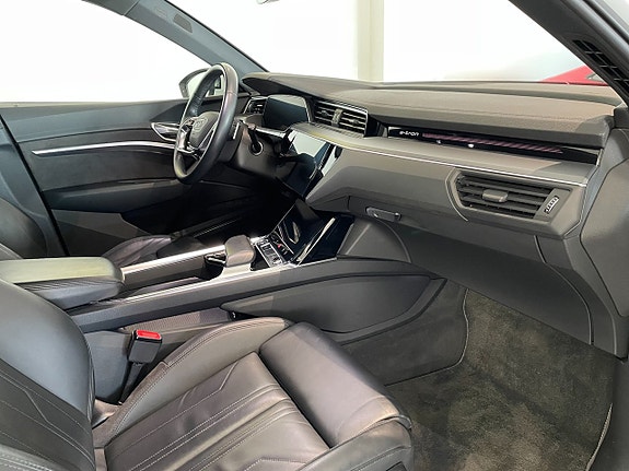Audi e-tron 18 of 19
