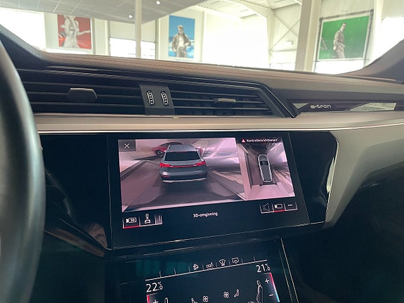 Audi e-tron 12 of 19