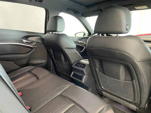 Audi e-tron 19 of 19