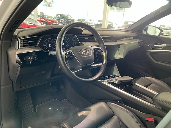 Audi e-tron 8 of 19