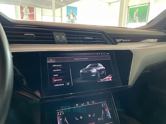 Audi e-tron 16 of 19