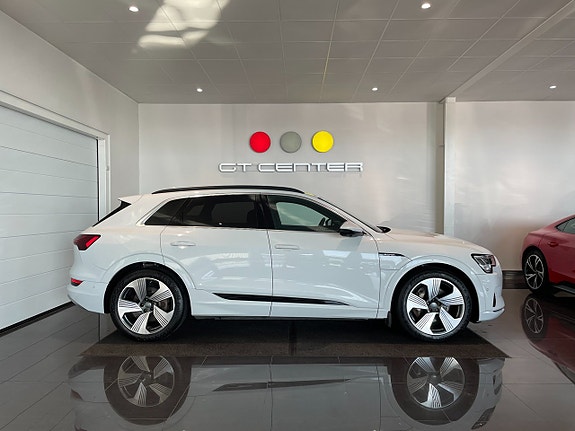 Audi e-tron 2 of 19