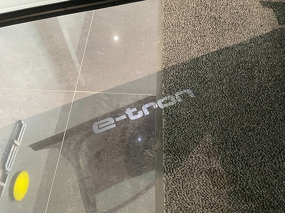 Audi e-tron 3 of 19
