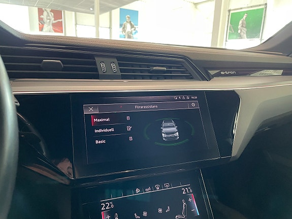 Audi e-tron 15 of 19