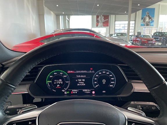 Audi e-tron 9 of 19