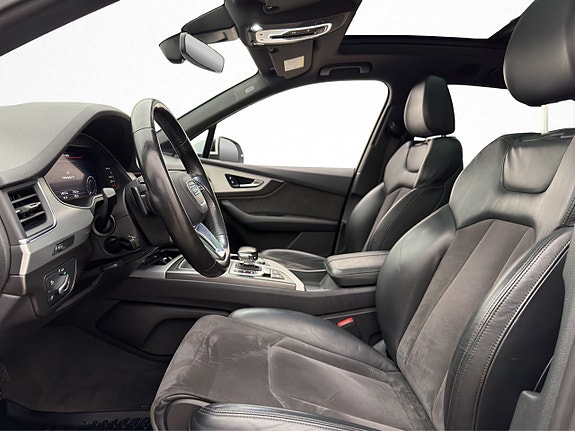 Audi Q7 12 of 30