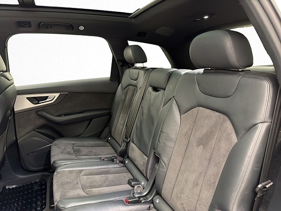 Audi Q7 30 of 30