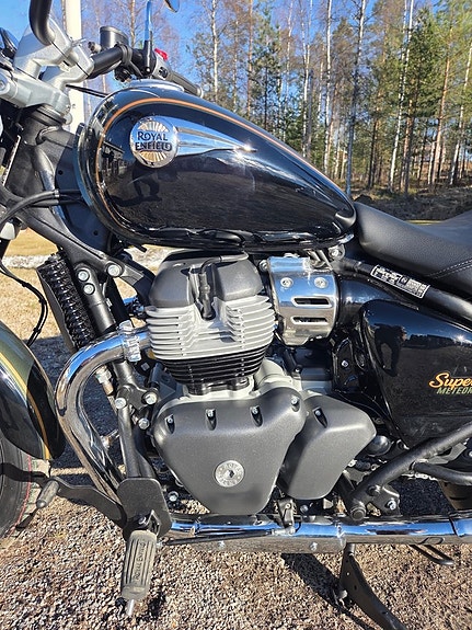 Royal Enfield Super meteor 650 11 of 16