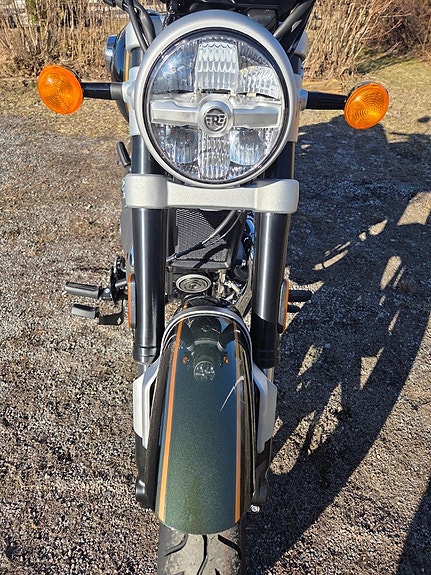Royal Enfield Super meteor 650 7 of 16
