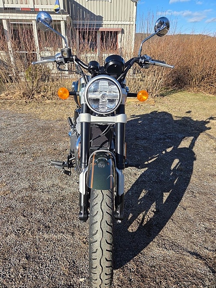 Royal Enfield Super meteor 650 6 of 16