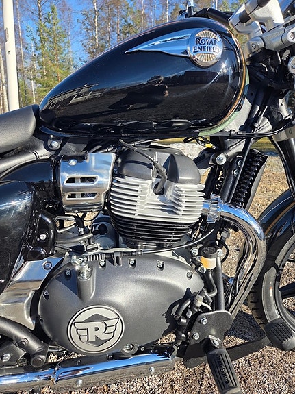 Royal Enfield Super meteor 650 4 of 5