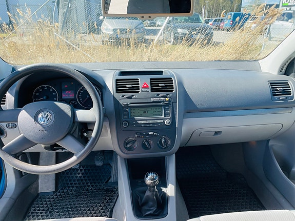 Volkswagen Golf V 5 of 7