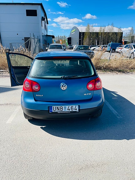 Volkswagen Golf V 2 of 7