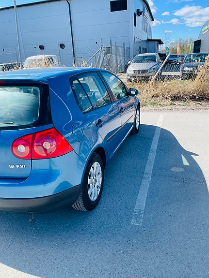 Volkswagen Golf V 4 of 7