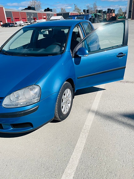 Volkswagen Golf V 3 of 7