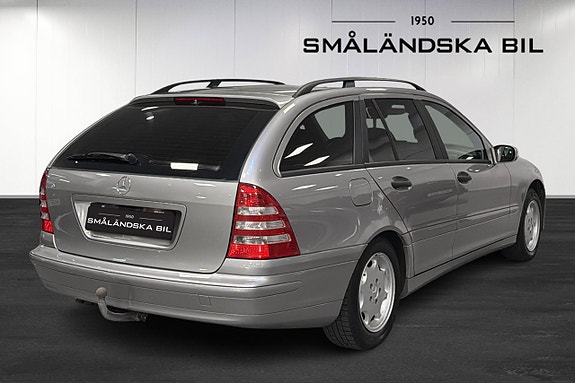 Mercedes-Benz C180 4 of 5