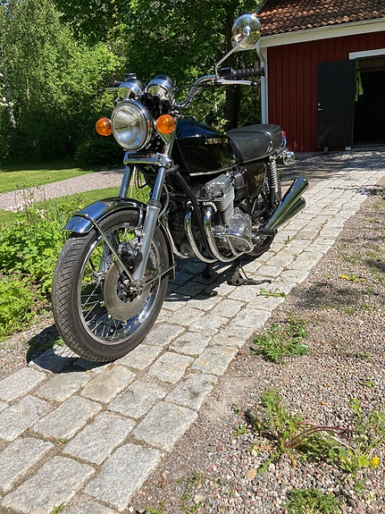 Honda CB 750 Four 2 of 3