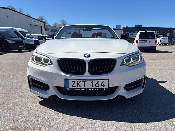 BMW M235i 2 of 5