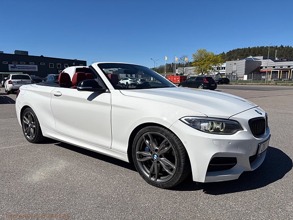 BMW M235i 3 of 5