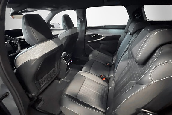 Peugeot e-5008 5 of 5