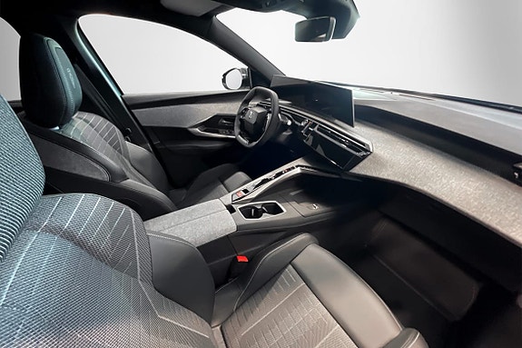 Peugeot e-5008 6 of 10
